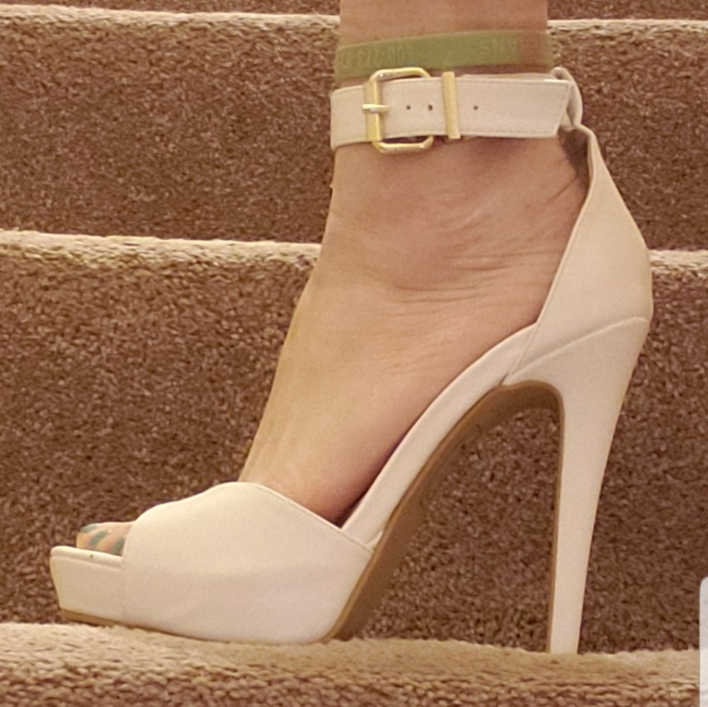 High heel shoe